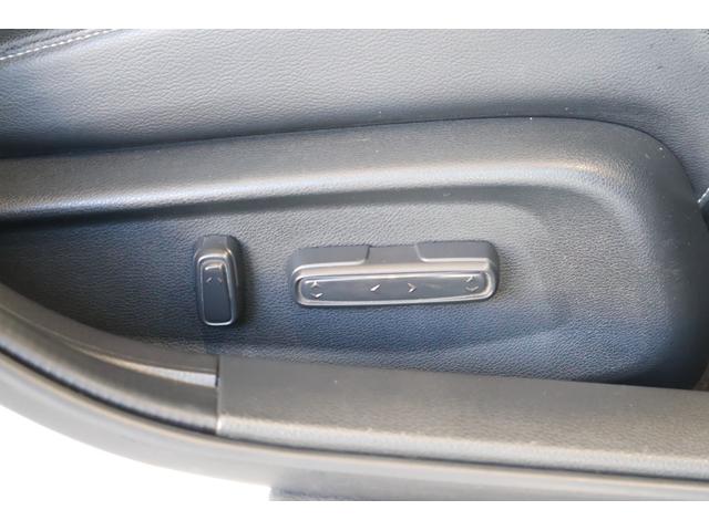 高級車の代名詞！運転席はパワーシートとなっております！