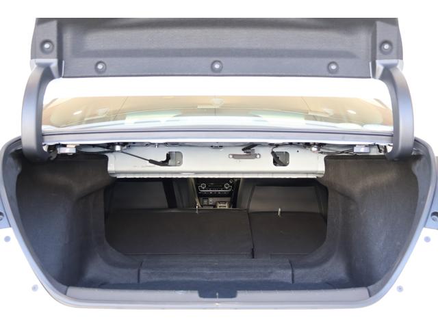 ２列目シートを倒すと、広々としたトランクスルー空間が生まれます！大きな荷物や長い荷物も簡単