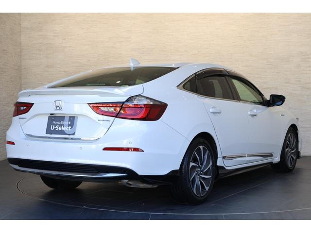 当店の展示車は、プロの業者にボディーの磨き、ルームクリーニングを依頼していますので、とてもきれいです！！ぜひ、見にいらしてください！