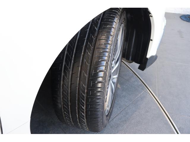 タイヤサイズは２１５／５０Ｒ１７になります。