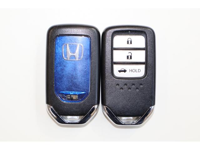 ご納車の際は、キーを２個お渡しさせていただきます。