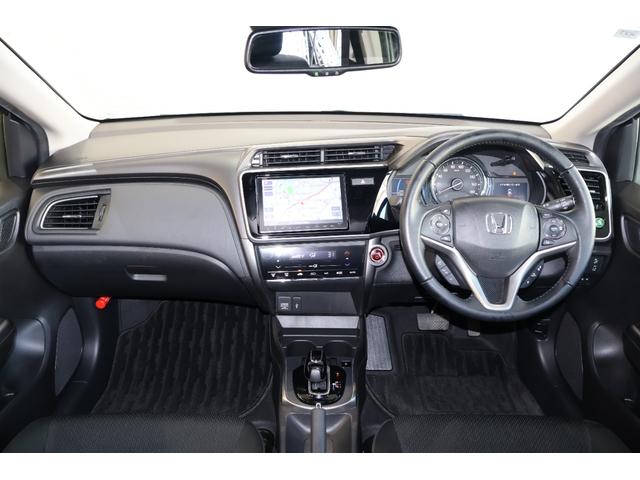 グレイス ハイブリッドＬＸ　純正ナビ　ＥＴＣ　スマキー２個　ＶＳＡ　衝突被害軽減システム　スマートキ　ＤＶＤ　ＬＥＤヘッドランプ　パワーウインドウ　キーレス　クルーズコントロール　ＡＡＣ　横滑り防止機能　ＡＢＳ　Ｉストップ（7枚目）