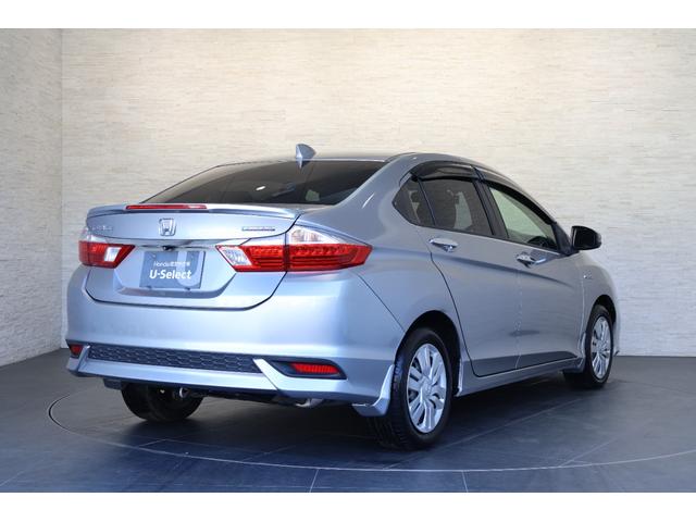 グレイス ハイブリッドＬＸ　純正ナビ　ＥＴＣ　スマキー２個　ＶＳＡ　衝突被害軽減システム　スマートキ　ＤＶＤ　ＬＥＤヘッドランプ　パワーウインドウ　キーレス　クルーズコントロール　ＡＡＣ　横滑り防止機能　ＡＢＳ　Ｉストップ（16枚目）