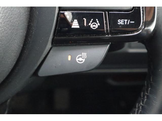 ヴェゼル ｅ：ＨＥＶＺ　純ナビ　ＥＴＣ　ワイアレス充電　パワーテールゲート　全周囲カメラ　ハンドルヒーター　Ｗシートヒーター　衝突回避支援ブレーキ機能　パノラミックビューモニター　１オナ　スマキ　エアバッグ　ＬＤＡ　追従（12枚目）