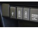 USBソケットがついていますのでコードを繋げばスマートフォンなどの充電が出来ます!オーディオソース USB 対応しております。