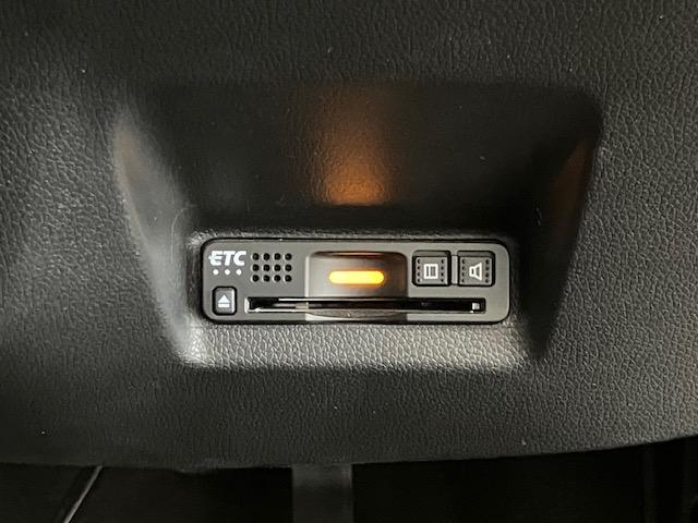 シャトル ハイブリッドホンダセンシング　メモリーナビ　フルセグテレビ　ＬＥＤ　スマートキープッシュスタート　リヤカメラ　デュアルエアバッグ　横滑り防止　パワステ　ＥＴＣ付き　盗難防止　パワーウインドウ　ＤＶＤ　キーレス　ナビＴＶ　ＡＢＳ（18枚目）