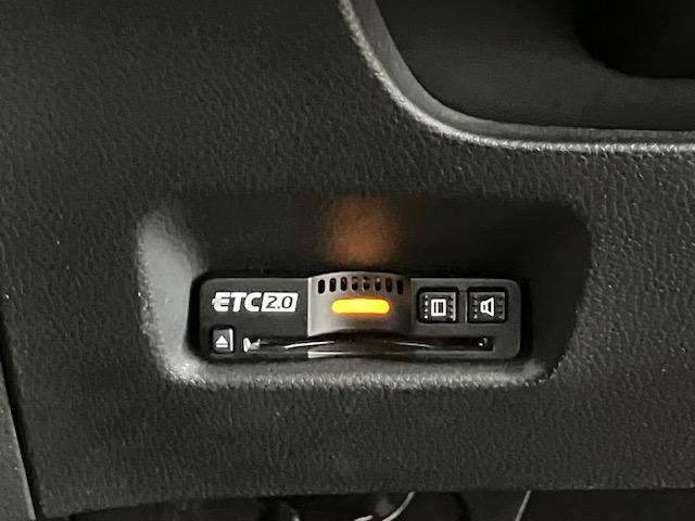フィット ｅ：ＨＥＶクロスター　レンタアップ　ホンダセンシング　ホンダコネクトディスプレイ　アルミホイール　フルセグＴＶ　Ｂｌｕｅｔｏｏｔｈ対応　衝突回避システム　フルオートエアコン　ＬＥＤランプ　エアバッグ　サイドエアバック（6枚目）