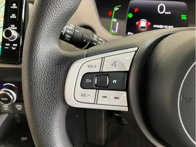 フィット ｅ：ＨＥＶクロスター　レンタアップ　ホンダセンシング　ホンダコネクトディスプレイ　アルミホイール　フルセグＴＶ　Ｂｌｕｅｔｏｏｔｈ対応　衝突回避システム　フルオートエアコン　ＬＥＤランプ　エアバッグ　サイドエアバック（10枚目）