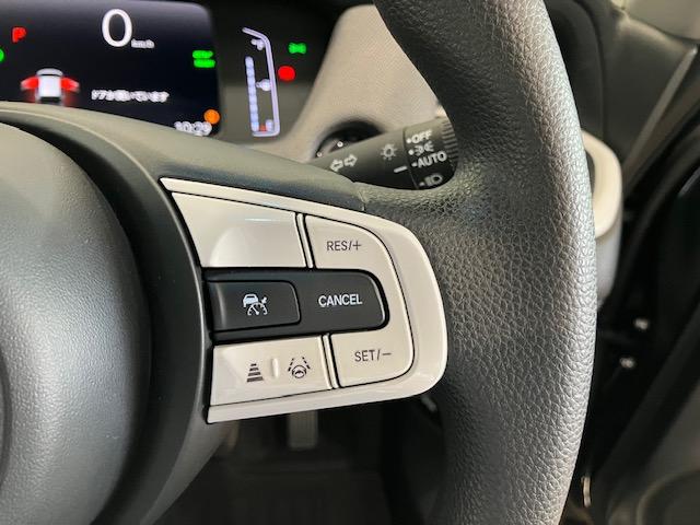 フィット ｅ：ＨＥＶクロスター　レンタアップ　ホンダセンシング　ホンダコネクトディスプレイ　アルミホイール　フルセグＴＶ　Ｂｌｕｅｔｏｏｔｈ対応　衝突回避システム　フルオートエアコン　ＬＥＤランプ　エアバッグ　サイドエアバック（11枚目）