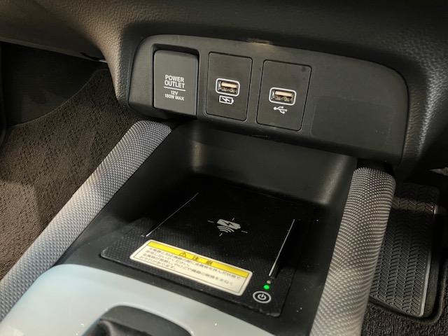 フィット ｅ：ＨＥＶクロスター　レンタアップ　ホンダセンシング　ホンダコネクトディスプレイ　アルミホイール　フルセグＴＶ　Ｂｌｕｅｔｏｏｔｈ対応　衝突回避システム　フルオートエアコン　ＬＥＤランプ　エアバッグ　サイドエアバック（13枚目）
