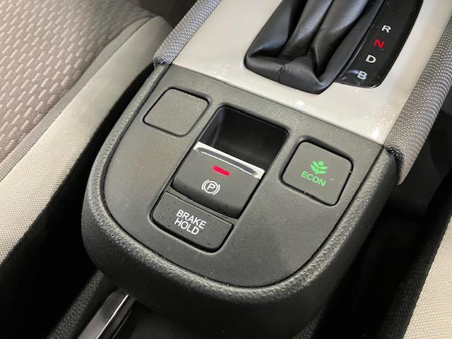 フィット ｅ：ＨＥＶクロスター　レンタアップ　ホンダセンシング　ホンダコネクトディスプレイ　アルミホイール　フルセグＴＶ　Ｂｌｕｅｔｏｏｔｈ対応　衝突回避システム　フルオートエアコン　ＬＥＤランプ　エアバッグ　サイドエアバック（20枚目）