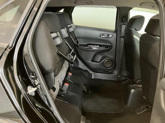 フィット ｅ：ＨＥＶクロスター　レンタアップ　ホンダセンシング　ホンダコネクトディスプレイ　アルミホイール　フルセグＴＶ　Ｂｌｕｅｔｏｏｔｈ対応　衝突回避システム　フルオートエアコン　ＬＥＤランプ　エアバッグ　サイドエアバック（25枚目）
