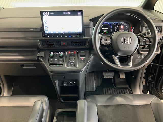 ステップワゴン ｅ：ＨＥＶスパーダ　１１．４インチホンダコネクトナビ　ブラインドスポット　前後ドラレコ　７人乗り　オットマン　フルセグＴＶ　Ｂｌｕｅｔｏｏｔｈ対応　ホンダセンシング　デュアルエアコン　フルオートエアコン　ＥＳＣ　イモビ（4枚目）