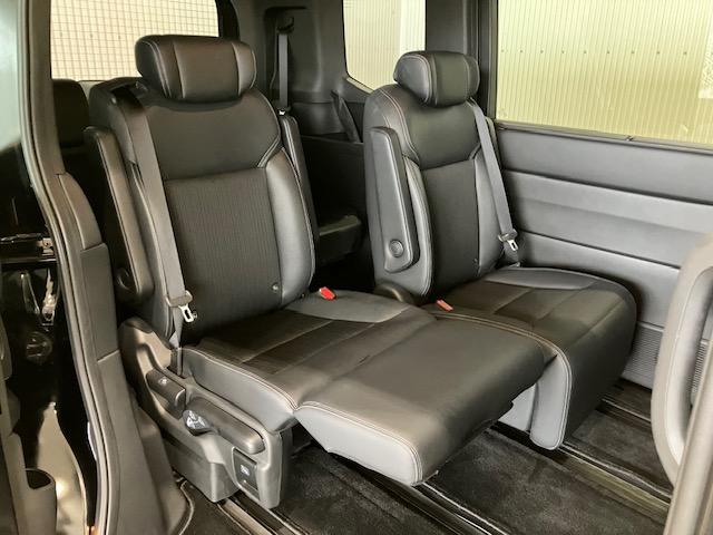ステップワゴン ｅ：ＨＥＶスパーダ　１１．４インチホンダコネクトナビ　ブラインドスポット　前後ドラレコ　７人乗り　オットマン　フルセグＴＶ　Ｂｌｕｅｔｏｏｔｈ対応　ホンダセンシング　デュアルエアコン　フルオートエアコン　ＥＳＣ　イモビ（5枚目）