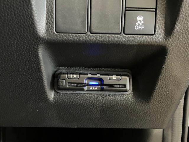 ステップワゴン ｅ：ＨＥＶスパーダ　１１．４インチホンダコネクトナビ　ブラインドスポット　前後ドラレコ　７人乗り　オットマン　フルセグＴＶ　Ｂｌｕｅｔｏｏｔｈ対応　ホンダセンシング　デュアルエアコン　フルオートエアコン　ＥＳＣ　イモビ（11枚目）