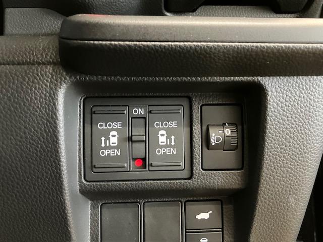 ステップワゴン ｅ：ＨＥＶスパーダ　１１．４インチホンダコネクトナビ　ブラインドスポット　前後ドラレコ　７人乗り　オットマン　フルセグＴＶ　Ｂｌｕｅｔｏｏｔｈ対応　ホンダセンシング　デュアルエアコン　フルオートエアコン　ＥＳＣ　イモビ（25枚目）