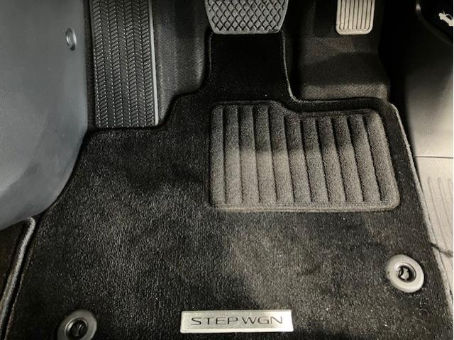 ステップワゴン ｅ：ＨＥＶスパーダ　１１．４インチホンダコネクトナビ　ブラインドスポット　前後ドラレコ　７人乗り　オットマン　フルセグＴＶ　Ｂｌｕｅｔｏｏｔｈ対応　ホンダセンシング　デュアルエアコン　フルオートエアコン　ＥＳＣ　イモビ（27枚目）