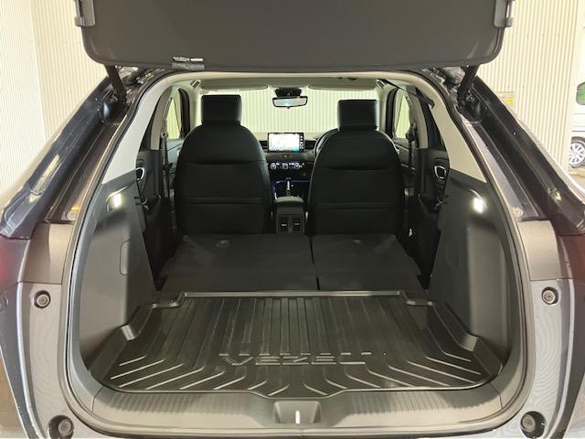 ヴェゼル e:HEVZ 無限スタイリング3点セット ホンダセンシング ホンダコネクトディスプレイ アドバンスドルームミラー リアドラレコ ブラインドスポット 後退出庫サポート 衝突回避支援ブレーキ機能 スマキ Pトランク(30枚目)