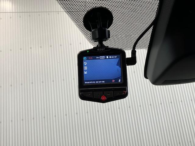 シエンタ ハイブリッドＧ　７人乗り　メモリーナビ　Ｂカメラ　キーフリー　スマキー　イモビライザー　運転席エアバック　フルオートエアコン　デュアルエアバッグ　ＰＷ　３列シート　ＡＢＳ　ＰＳ　左右電動スライドドア（3枚目）