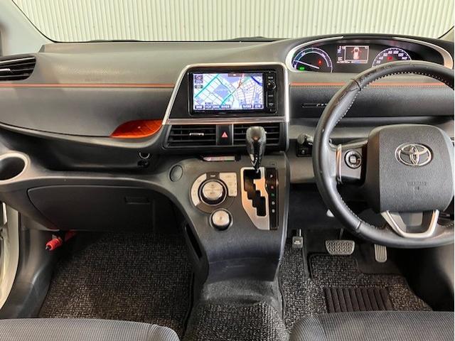 シエンタ ハイブリッドＧ　７人乗り　メモリーナビ　Ｂカメラ　キーフリー　スマキー　イモビライザー　運転席エアバック　フルオートエアコン　デュアルエアバッグ　ＰＷ　３列シート　ＡＢＳ　ＰＳ　左右電動スライドドア（5枚目）