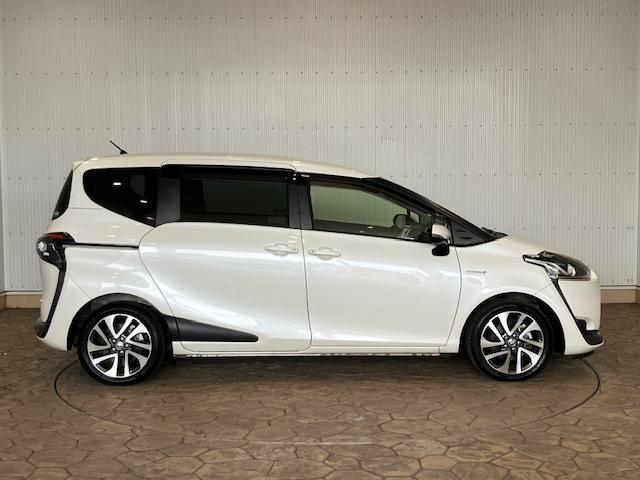 シエンタ ハイブリッドＧ　７人乗り　メモリーナビ　Ｂカメラ　キーフリー　スマキー　イモビライザー　運転席エアバック　フルオートエアコン　デュアルエアバッグ　ＰＷ　３列シート　ＡＢＳ　ＰＳ　左右電動スライドドア（10枚目）