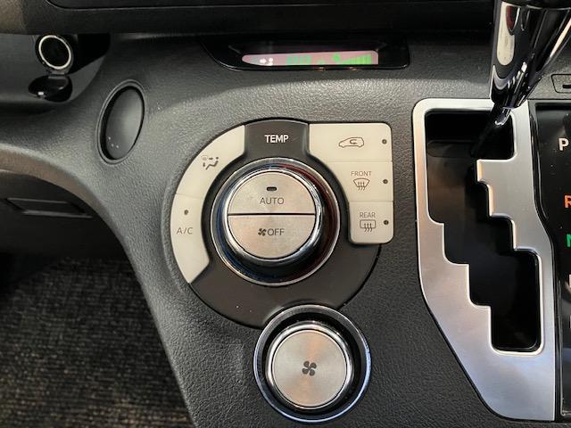 シエンタ ハイブリッドＧ　７人乗り　メモリーナビ　Ｂカメラ　キーフリー　スマキー　イモビライザー　運転席エアバック　フルオートエアコン　デュアルエアバッグ　ＰＷ　３列シート　ＡＢＳ　ＰＳ　左右電動スライドドア（24枚目）