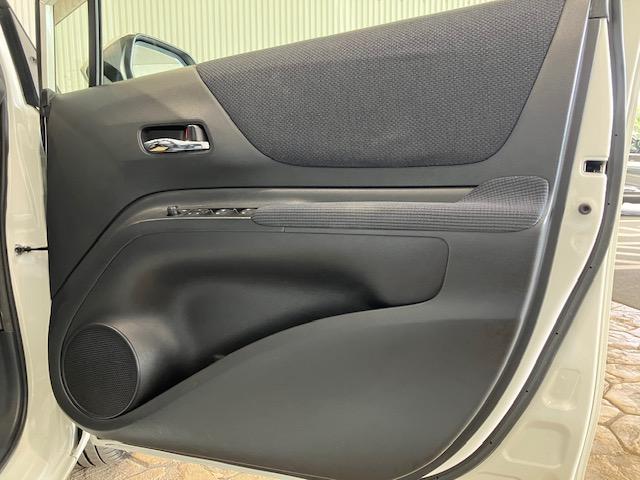 シエンタ ハイブリッドＧ　７人乗り　メモリーナビ　Ｂカメラ　キーフリー　スマキー　イモビライザー　運転席エアバック　フルオートエアコン　デュアルエアバッグ　ＰＷ　３列シート　ＡＢＳ　ＰＳ　左右電動スライドドア（26枚目）