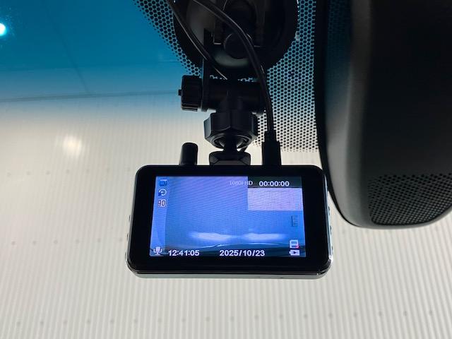 ヴェゼル ハイブリッドＸ・ホンダセンシング　メモリーナビ　前後ドラレコ　アルミホイール　ＥＴＣ　ＣＤ・ＤＶＤ再生対応　パドルシフト　バックカメラ　地デジ　Ａクルーズ　Ｂモニ　スマキー　オートエアコン　ＶＳＡ　ＬＥＤヘッドライト　ＡＢＳ　ナビＴＶ（5枚目）