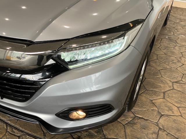 ヴェゼル ハイブリッドＸ・ホンダセンシング　メモリーナビ　前後ドラレコ　アルミホイール　ＥＴＣ　ＣＤ・ＤＶＤ再生対応　パドルシフト　バックカメラ　地デジ　Ａクルーズ　Ｂモニ　スマキー　オートエアコン　ＶＳＡ　ＬＥＤヘッドライト　ＡＢＳ　ナビＴＶ（18枚目）