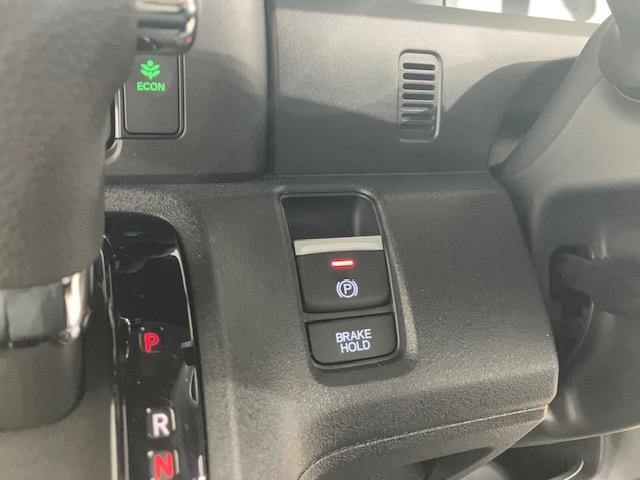 N-BOXカスタム ベースグレード 届出済未使用車 4WD ホンダセンシング シートヒーター 前後誤発進抑制 Iストップ オートエアコン LEDヘッド 盗難防止装置 エアバック スマートキー キーレス オートクルーズコントロール(17枚目)
