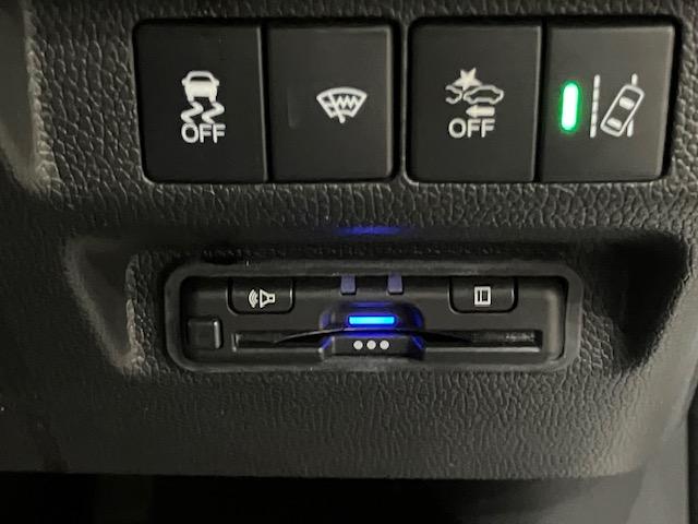 フリードハイブリッド ハイブリッド・G 6人乗り メモリーナビ 両側パワースライドドア 両電動ドア クルコン スマキー パワーステアリング LEDライト フルセグTV ETC付 フルオートエアコン Bカメラ 盗難防止システム シートH(9枚目)