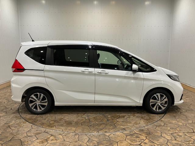 フリードハイブリッド ハイブリッド・G 6人乗り メモリーナビ 両側パワースライドドア 両電動ドア クルコン スマキー パワーステアリング LEDライト フルセグTV ETC付 フルオートエアコン Bカメラ 盗難防止システム シートH(16枚目)