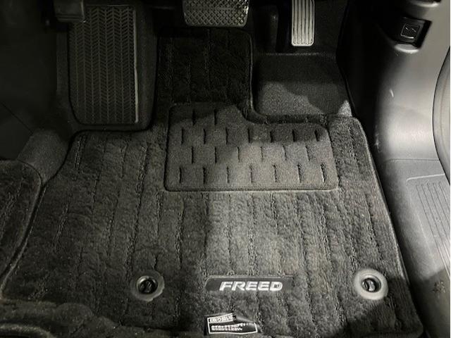 フリードハイブリッド ハイブリッド・G 6人乗り メモリーナビ 両側パワースライドドア 両電動ドア クルコン スマキー パワーステアリング LEDライト フルセグTV ETC付 フルオートエアコン Bカメラ 盗難防止システム シートH(24枚目)