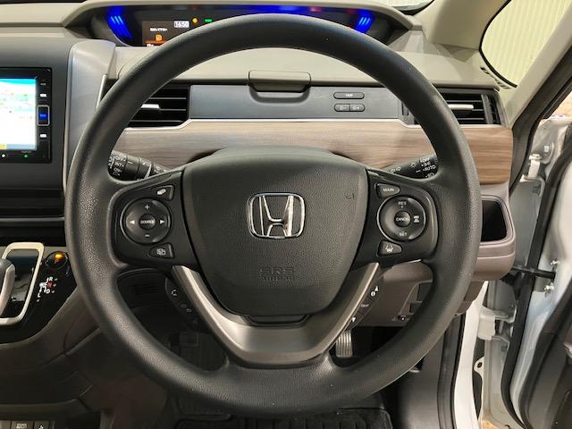 フリードハイブリッド ハイブリッド・Ｇホンダセンシング　６人乗り　メモリーナビ　前後ドラレコ　軽減ブレーキ　キーフリーシステム　ＤＶＤ再生可能　ＥＣＯＮ　後カメラ　Ａクルーズ　地デジフルセグＴＶ　ＬＥＤヘッドランプ　横滑防止　ドライブレコーダ　３列シート（10枚目）