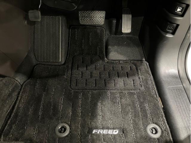 フリードハイブリッド ハイブリッド・Ｇホンダセンシング　６人乗り　メモリーナビ　前後ドラレコ　軽減ブレーキ　キーフリーシステム　ＤＶＤ再生可能　ＥＣＯＮ　後カメラ　Ａクルーズ　地デジフルセグＴＶ　ＬＥＤヘッドランプ　横滑防止　ドライブレコーダ　３列シート（24枚目）