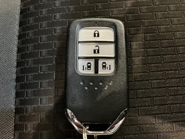 ステップワゴンスパーダ スパーダホンダセンシング 10インチプレミアムインターナビ リア席モニター 前後ドラレコ わくわくゲート ETC 盗難防止 助手席エアバッグ Wパワスラ リアオートエアコン 地デジ LEDライト 横滑り防止システム リアカメラ(32枚目)