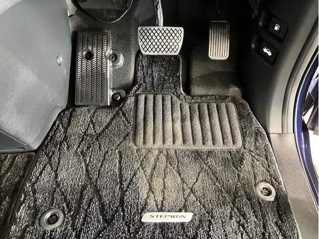 ステップワゴンスパーダ e:HEVスパーダG・EXホンダセンシング リア席モニター 9インチプレミアムインターナビ 前後ドラレコ アルミホイール フルセグTV Bluetooth対応 エアバック 地デジ クルコン サイドエアバッグ シ-トヒ-タ- 衝突軽減システム(27枚目)