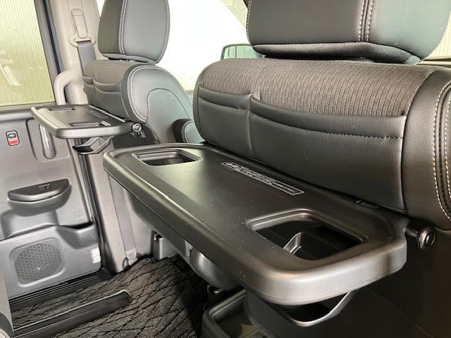 ステップワゴンスパーダ e:HEVスパーダG・EXホンダセンシング リア席モニター 9インチプレミアムインターナビ 前後ドラレコ アルミホイール フルセグTV Bluetooth対応 エアバック 地デジ クルコン サイドエアバッグ シ-トヒ-タ- 衝突軽減システム(30枚目)
