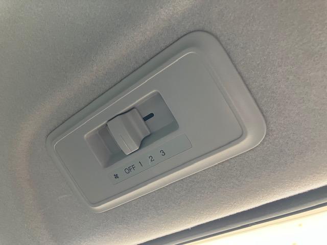 ステップワゴンスパーダ ZHDDナビエディション FOPナビ バックカメラ CD・DVD再生対応 ベンチシート ETC パドルシフト PS バックモニター付 DVD再生機能 PW 横滑り防止機能 キーレスE リアクーラー エアコン セキュリティ(18枚目)