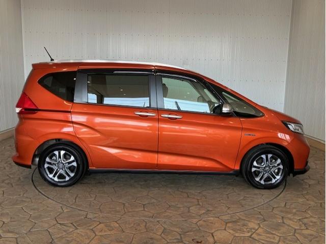 フリード+ハイブリッド ハイブリッド・クロスターホンダセンシング ディスプレイオーディオ 前後ドラレコ 無限フロアマット ETC CD再生対応 Bluetooth対応 アルミホイール バックカメラ シートヒーター サイドエアバッグ LEDヘッドライト スマートキー(16枚目)