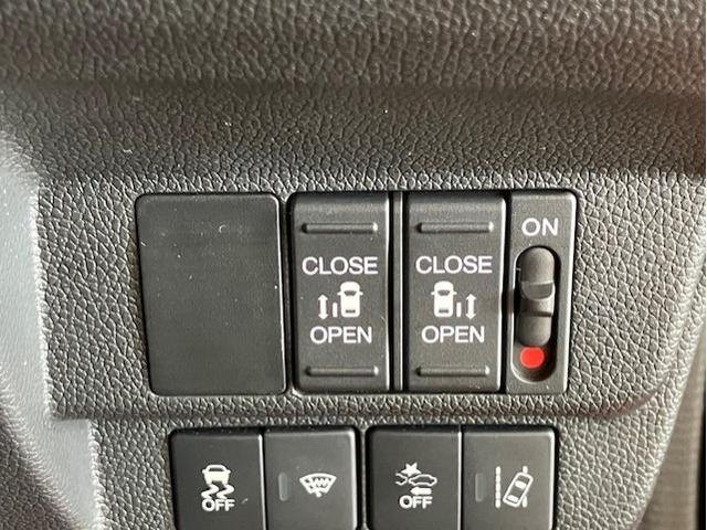 フリード+ハイブリッド ハイブリッド・クロスターホンダセンシング ディスプレイオーディオ 前後ドラレコ 無限フロアマット ETC CD再生対応 Bluetooth対応 アルミホイール バックカメラ シートヒーター サイドエアバッグ LEDヘッドライト スマートキー(22枚目)