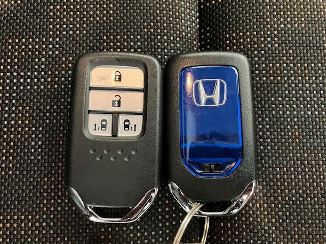 フリード+ハイブリッド ハイブリッド・クロスターホンダセンシング ディスプレイオーディオ 前後ドラレコ 無限フロアマット ETC CD再生対応 Bluetooth対応 アルミホイール バックカメラ シートヒーター サイドエアバッグ LEDヘッドライト スマートキー(29枚目)