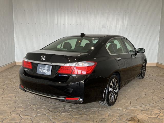 アコードハイブリッド EX FOPナビ 前後ドラレコ レザーパッケージ ETC シートヒーター アルミホイール フルセグTV CD・DVD再生対応 リヤカメラ 衝突軽減システム 本革 盗難防止装置 パワーウィンドウ 地デジ(4枚目)