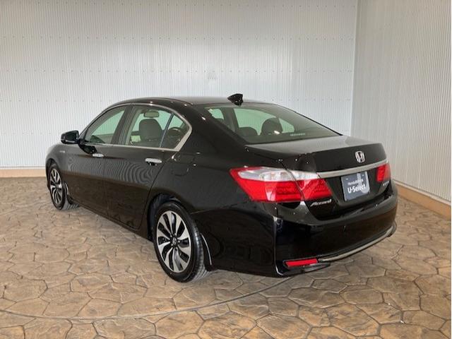 アコードハイブリッド EX FOPナビ 前後ドラレコ レザーパッケージ ETC シートヒーター アルミホイール フルセグTV CD・DVD再生対応 リヤカメラ 衝突軽減システム 本革 盗難防止装置 パワーウィンドウ 地デジ(14枚目)