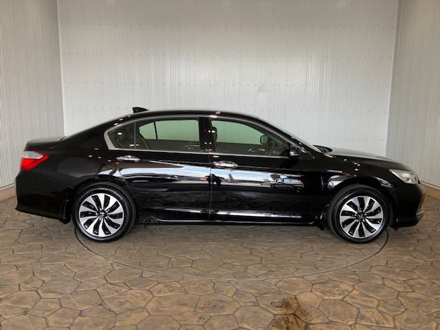 アコードハイブリッド EX FOPナビ 前後ドラレコ レザーパッケージ ETC シートヒーター アルミホイール フルセグTV CD・DVD再生対応 リヤカメラ 衝突軽減システム 本革 盗難防止装置 パワーウィンドウ 地デジ(16枚目)