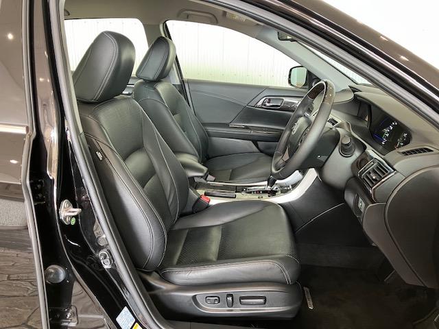 アコードハイブリッド EX FOPナビ 前後ドラレコ レザーパッケージ ETC シートヒーター アルミホイール フルセグTV CD・DVD再生対応 リヤカメラ 衝突軽減システム 本革 盗難防止装置 パワーウィンドウ 地デジ(22枚目)