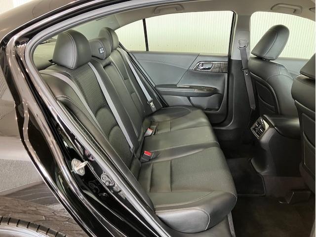 アコードハイブリッド EX FOPナビ 前後ドラレコ レザーパッケージ ETC シートヒーター アルミホイール フルセグTV CD・DVD再生対応 リヤカメラ 衝突軽減システム 本革 盗難防止装置 パワーウィンドウ 地デジ(23枚目)