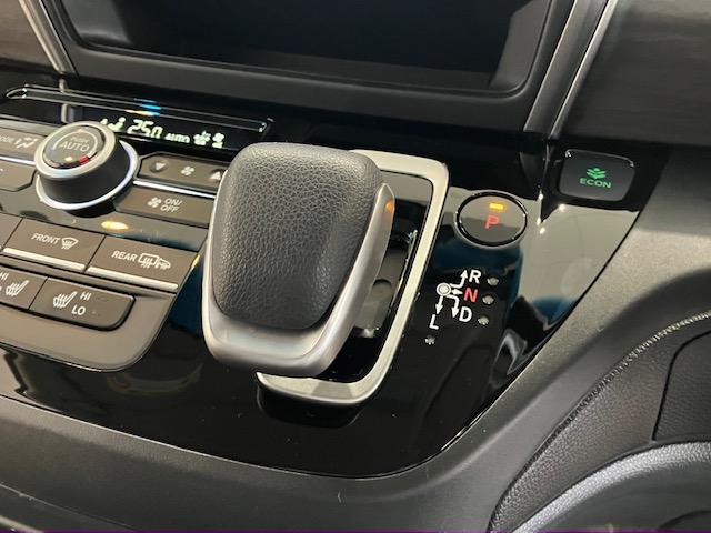 フリードハイブリッド ハイブリッド・Ｇブラックスタイル　レンタアップ　ホンダセンシング　９インチプレミアムインターナビ　ＥＴＣ　シートヒーター　アルミホイール　Ｂｌｕｅｔｏｏｔｈ対応　Ｗ電動ドア　衝突軽減ブレーキ　オートクルーズコントロール　Ｒカメラ（18枚目）