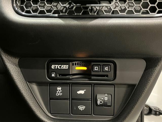 ZR-V e:HEVX特別仕様車ブラックスタイル 4WD ホンダセンシング ホンダコネクトディスプレイ マルチビューカメラ 後退出庫サポート ETC シートヒーター(3枚目)