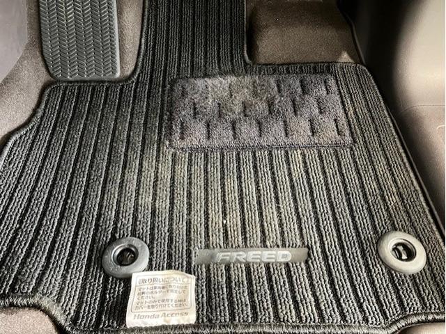 フリードハイブリッド ハイブリッド・Gホンダセンシング 9インチプレミアムインターナビ 7人乗り 軽減ブレーキ キーフリーシステム DVD再生可能 ECON 後カメラ Aクルーズ 地デジフルセグTV 横滑防止 パワーウインドウ 3列シート ETC付 ABS(14枚目)